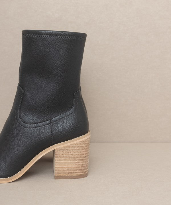 Oasis Society Vienna Ankle Booties